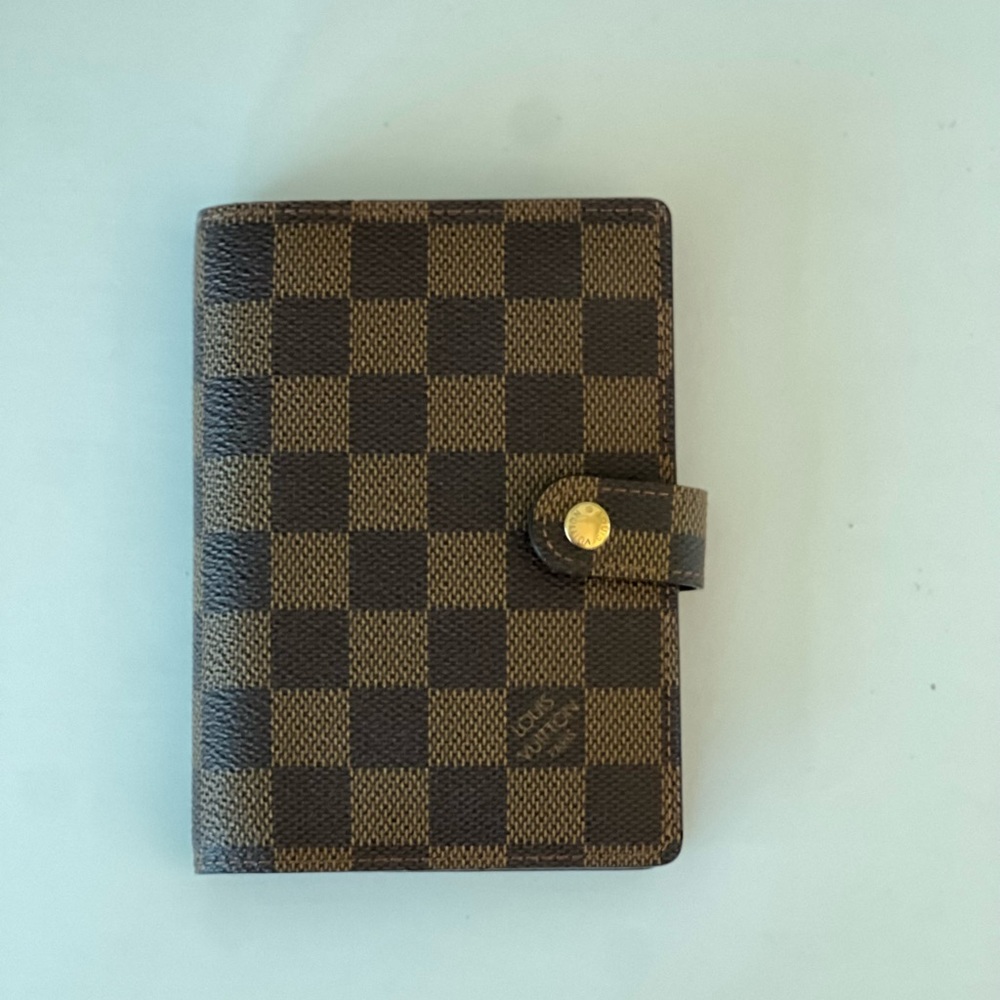 LOUIS VUITTON
Small Ring Agenda Cover - Picture 8 of 9